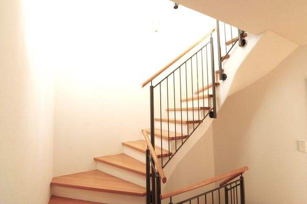 heller Treppenaufgang