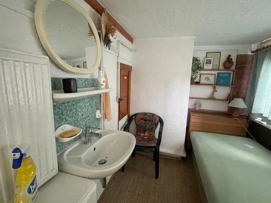 Schlafzimmer mit Waschbecken
