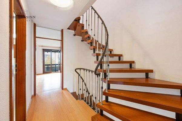 OG: Treppenhaus / Flur