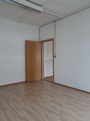 Raum 2 - alle Räume robuster Büroboden - Laminat