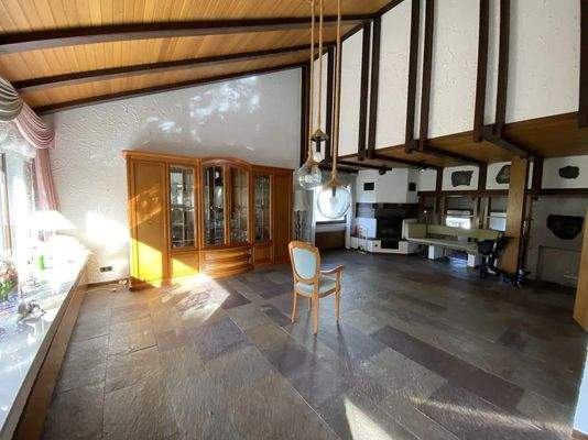 Wohnbereich mit Kamin