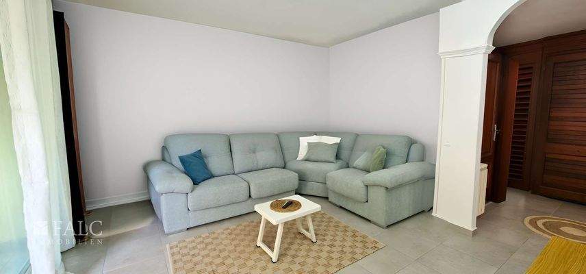 ... mit Ausgang zur terrasse/con salida a la terraza/with exit to the terrace