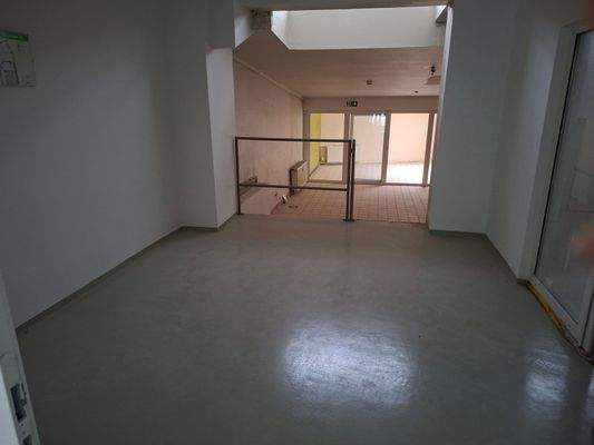 Kronp_ Lager_Vorraum.jpg