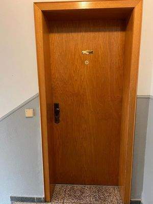 Wohnungseingangstür_1.OG_Links_WE_3