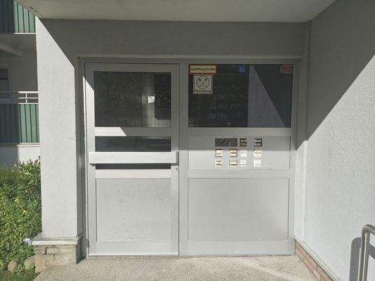 9038KC-04 Hauseingang