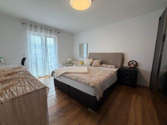 Schlafzimmer/Kinderzimmer 1 OG