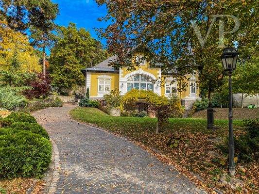 4B1989E9-F0E6-48C2-8BC5-D0B7BF72EB3F