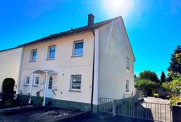 e4709_Straßenansicht mit Hof2