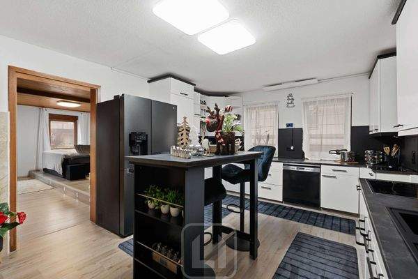 Einbauküche (ohne Elektrogeräte)