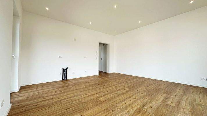 Wohn-/Esszimmer mit Kochbereich