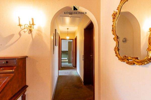 Kleiner Gang zum Schlaf- und Nassbereich