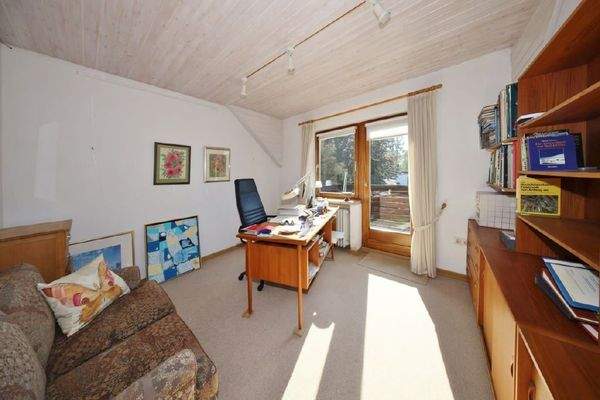 Zimmer mit Zugang zum Balkon