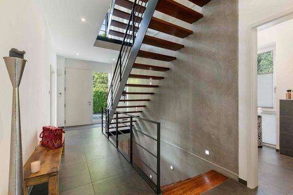 Großzügiger Flurbereich im EG