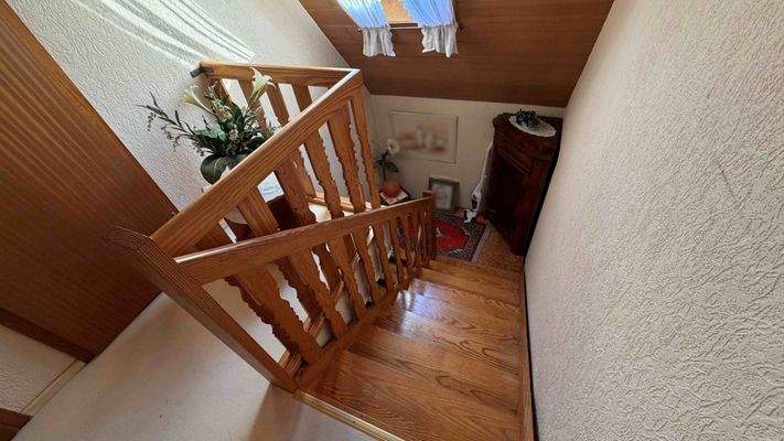 Treppe ins Obergeschoss