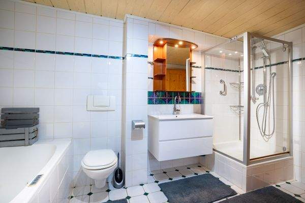 1. OG Badezimmer (1)