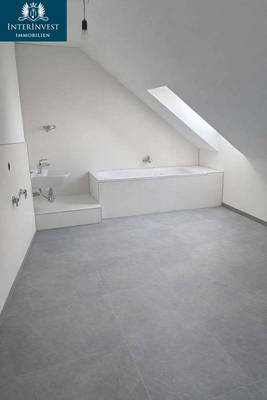 Bad Waschbecken mit Wanne (KI-optimiert)