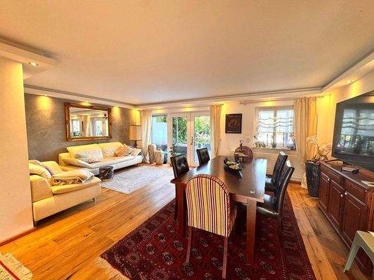 Wohnbereich und Essbereich EG