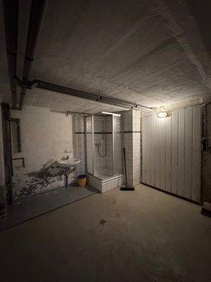 Dusche im Keller