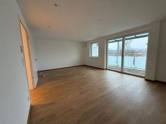 Wohnbereich mit Küche 2 Zimmer Ost