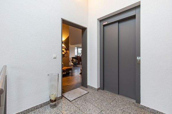 Eingangsbereich_Aufzug