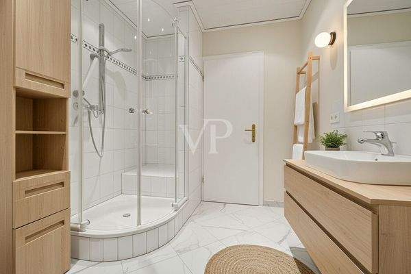 Homestaging EG Familienbad mit Dusche, WC  und HWB