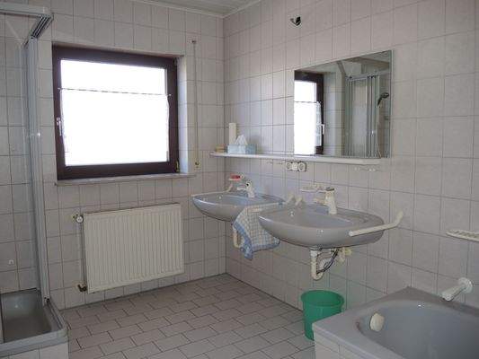 Badezimmer, Wohnung 1, Hochparterre