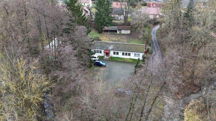 Zufahrtsstraße für bis zu 14 Tonnen LKW geeignet