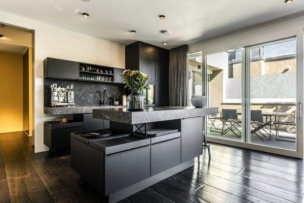 Poggenpohl Designküche mit Kochinsell