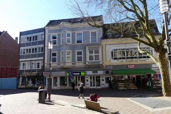 Blick auf die Verkaufsfläche von außen