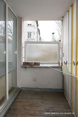 Süd-West Balkon mit Sichtschutz