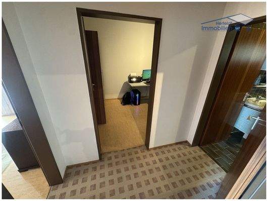 Dielenbereich zu den Schlafräumen und Bad