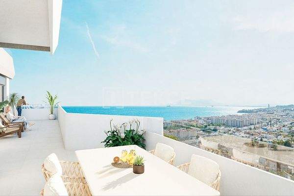 Homes Within Walking Distance to the Beach in Rincón de la Victoria