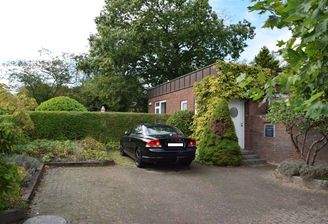 Eingang mit Stellplatz