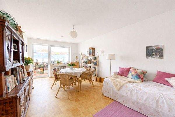 Großes heller Wohnraum