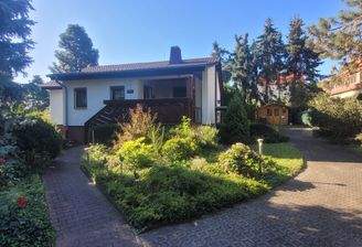 Das Haus mit Haupteingang.jpg
