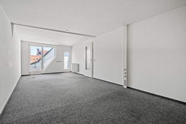 Raumansicht 3 mit Zugang zur Terrasse