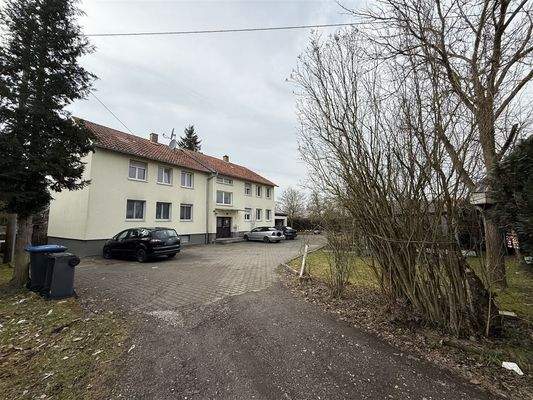 Außenansicht mit Garten