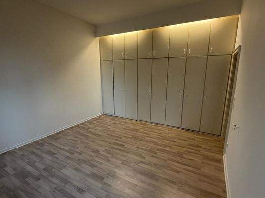 Schlafzimmer (mit Einbauschränken)