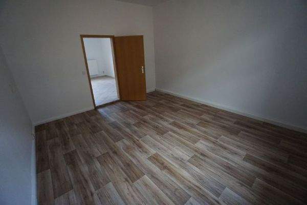 Kinderzimmer m. Blick zur Küche