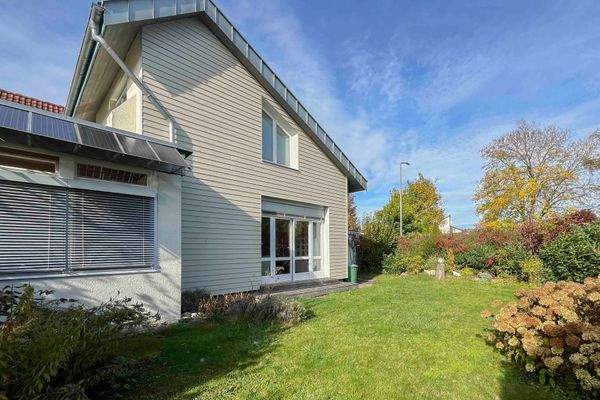 Garten mit Blick zum Haus