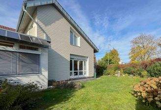 Garten mit Blick zum Haus