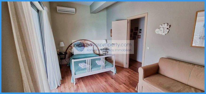 ef1ce15ec1b0467d9af218a9a8e59a5b-original