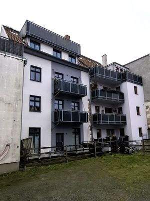 STLA62 02 Gebäuderückseite.jpg