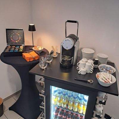 Flur Kaffeemaschine &amp; Getränkekühlschrank