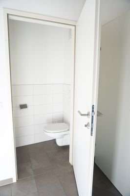 separates WC