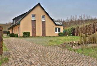 Zufahrt/ zugehörige Pkw-Außenstellplätze