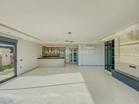 Sea-View Villa with Private Pool in Alanya Tepe