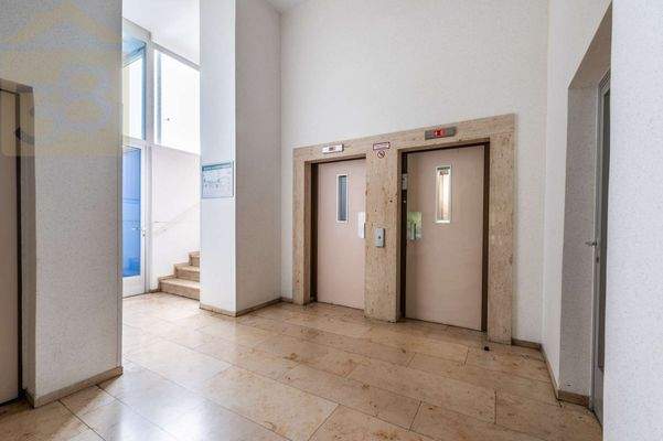 Aufzug/Einangsbereich