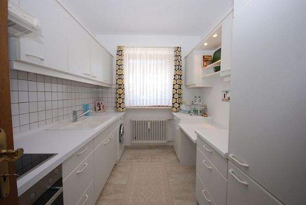 Küchenraum mit Einbauküche