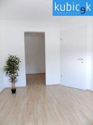 Schlafzimmer - Blick in Schrankraum